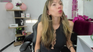 mia_thompsonn_
